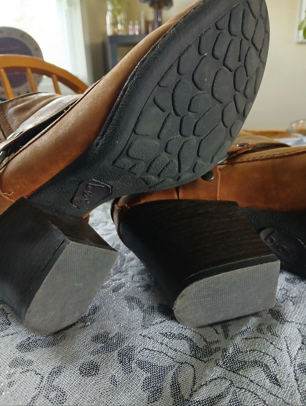 boc Women's Size 8.5 Cognac Brown Leather Ankle Booties with Decorative Ring